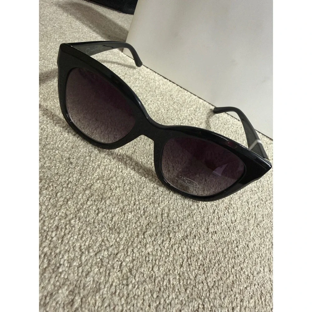 Oscar by Oscar de la Renta Women's Rounded Cat-Eye Sunglasses –  Black